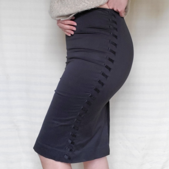 Sexy Marciano Ribbon Wiggle Skirt - Picture 3 of 4